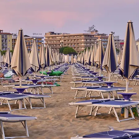 Spacious Beachfront With Terrace Bibione